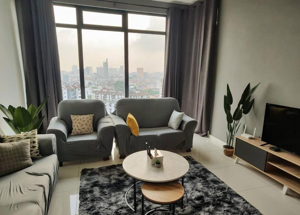 Infinity Pool 2br 7pax @beacon @georgetown Pangsapuri *