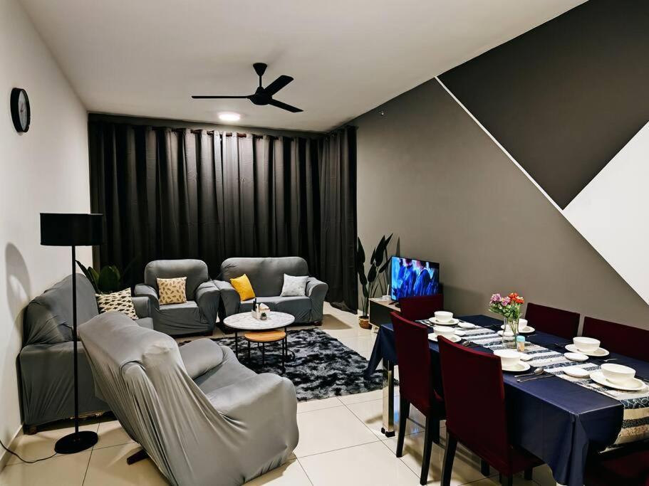 Pangsapuri Infinity Pool 2br 7pax @beacon @georgetown *
