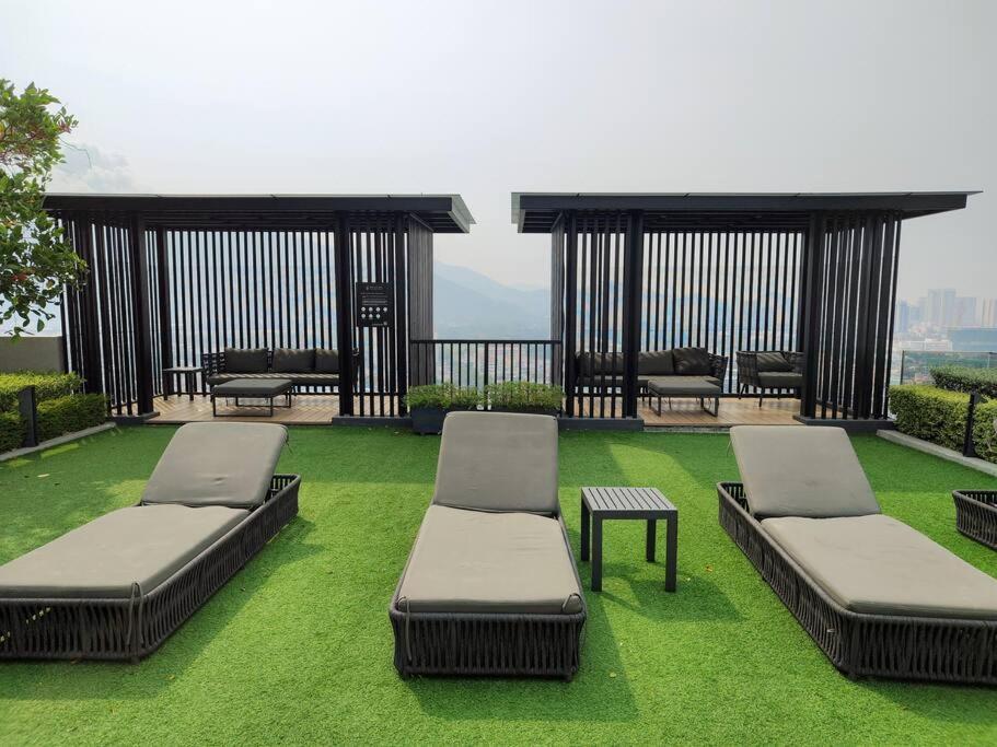 Infinity Pool 2br 7pax @beacon @georgetown Georgetown