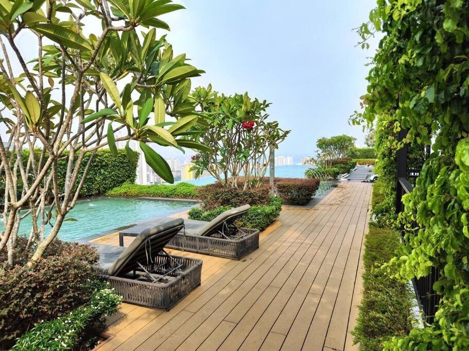 Infinity Pool 2br 7pax @beacon @georgetown Pangsapuri *